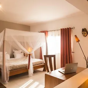 https://la-residence.hotelsdakar.com